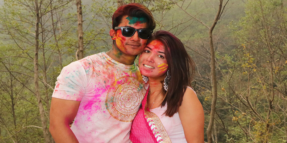 कुन कलाकारले को सँग कसरी मनाए होली