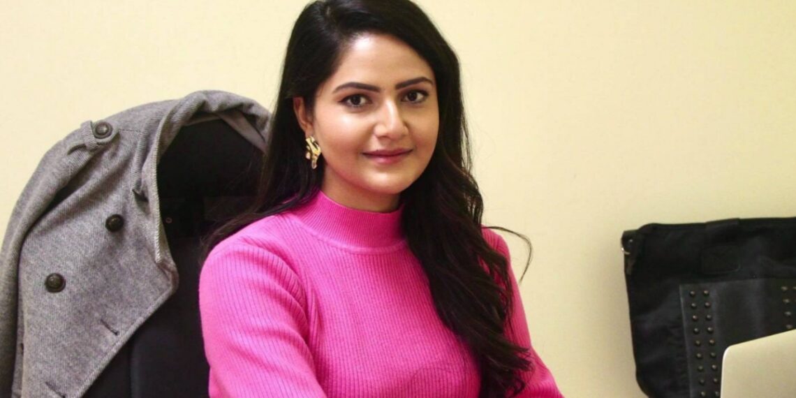 सिन्धुपाल्चोकका बाढीपीडितको सहयोगका लागि बर्षा सिवाकोटीको छुट्टै अभियान