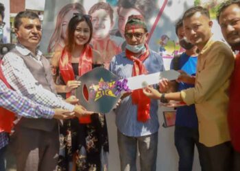 धरानका किरणले ‘वाइवाइ जिङ्ग’ खादा पाए स्कुटर, मोडल सिम्रनको हातबाट चाबी हस्तान्तरण
