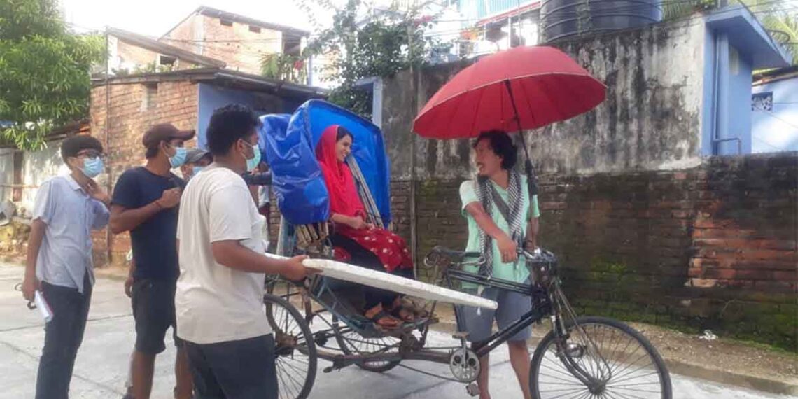 दिन बिताउछु ,रिक्सा कुदाउछु